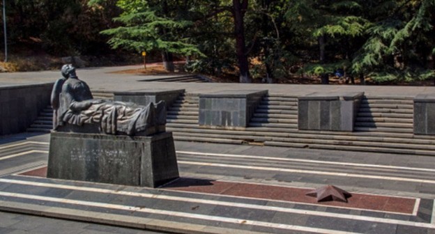 The Tomb of the Unknown Soldier, Tbilisi. Photo: https://ru.wikipedia.org/wiki/Памятники_неизвестному_солдату The Tomb of the Unknown Soldier, Tbilisi. Photo: https://ru.wikipedia.org/wiki/Памятники_неизвестному_солдату