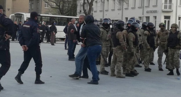 Police detaining participants of Vladikavkaz rally. Photo by Emma Marzoeva for the Caucasian Knot Police detaining participants of Vladikavkaz rally. Photo by Emma Marzoeva for the Caucasian Knot