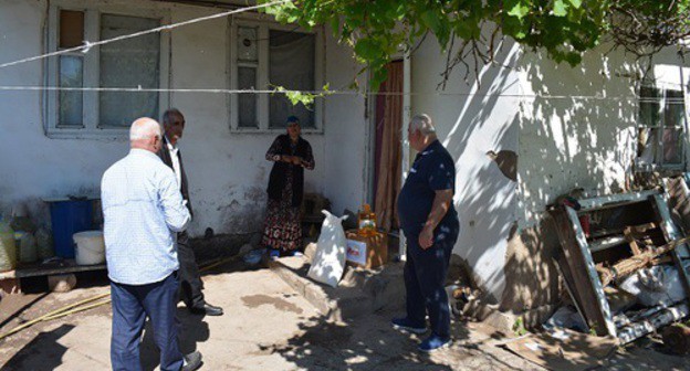 Distribution of charity help among needy families. Photo courtesy of Emil Ragimov Distribution of charity help among needy families. Photo courtesy of Emil Ragimov