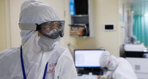 Medical worker in a protective suit during coronavirus outbreak. Photo: REUTERS/Maxim Shemetov Medical worker in a protective suit during coronavirus outbreak. Photo: REUTERS/Maxim Shemetov