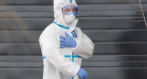 Medical worker in a protective suit. Photo: REUTERS/Maxim Shemetov Medical worker in a protective suit. Photo: REUTERS/Maxim Shemetov
