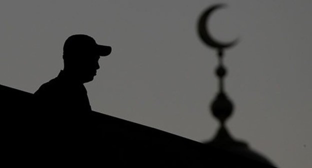 A police officer near a mosque. Photo: REUTERS/Maxim Shemetov A police officer near a mosque. Photo: REUTERS/Maxim Shemetov