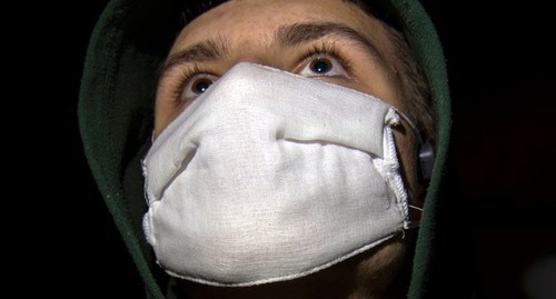 A young man wearing a face mask. Photo by Nina Tumanova for the "Caucasian Knot" A young man wearing a face mask. Photo by Nina Tumanova for the "Caucasian Knot"