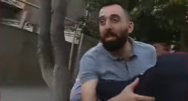 The police detains Fuad Ismailov. Screenshot of the video https://www.facebook.com/MikroskopMedia/videos/666513364131446/?v=666513364131446 The police detains Fuad Ismailov. Screenshot of the video https://www.facebook.com/MikroskopMedia/videos/666513364131446/?v=666513364131446