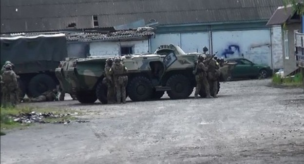 Law enforcers at the site of the shootout in Sunzha. May 30, 2020. Photo by the press service of the Russian National Antiterrorist Committee (NAC) http://nac.gov.ru/fotomaterialy.html Law enforcers at the site of the shootout in Sunzha. May 30, 2020. Photo by the press service of the Russian National Antiterrorist Committee (NAC) http://nac.gov.ru/fotomaterialy.html