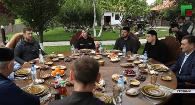 The meeting of the head of Chechnya, Ramzan Kadyrov, with hospital chief physicians. Screenshot of the report by the "Grozny" TV Channel https://www.youtube.com/watch?v=HlhMxvxXIaA&feature=emb_logo The meeting of the head of Chechnya, Ramzan Kadyrov, with hospital chief physicians. Screenshot of the report by the "Grozny" TV Channel https://www.youtube.com/watch?v=HlhMxvxXIaA&feature=emb_logo