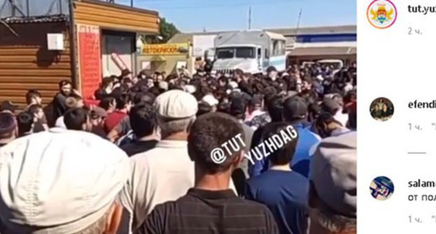 A gathering of local residents in the village of Manas (Dagestan). Screenshot: https://www.instagram.com/p/CBN0AzHgqqf/ A gathering of local residents in the village of Manas (Dagestan). Screenshot: https://www.instagram.com/p/CBN0AzHgqqf/
