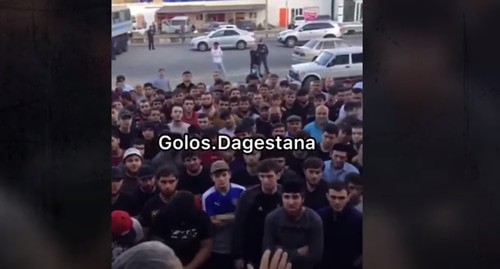 Spontaneous gathering at the village of Manas. Screenshot from video posted by Golos Dagestana at: https://www.youtube.com/watch?v=ufucKMFxQTc&feature=emb_logo Spontaneous gathering at the village of Manas. Screenshot from video posted by Golos Dagestana at: https://www.youtube.com/watch?v=ufucKMFxQTc&feature=emb_logo