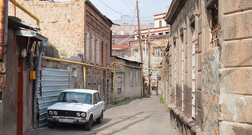 A historic building near the territory of the former "Firdusi" market in Yerevan. Photo: https://web.facebook.com/firdusmemory/?__tn__=%2CdkC-R&eid=ARCG2E21HPmfu0J4r_bO1-vTMfrzk2x0C5zpyNg6HjhySQVpvp08PSzjvTrP1i0btdEGD6PuNN0lWGsc&hc_ref=ARSx5P0mpT4GRxcBdy-aeo_-p30kkEWoY8PR0tT78WlK2cAcoaVRYeDXSI4ayqJk7rY&_rdc=1&_rdr A historic building near the territory of the former "Firdusi" market in Yerevan. Photo: https://web.facebook.com/firdusmemory/?__tn__=%2CdkC-R&eid=ARCG2E21HPmfu0J4r_bO1-vTMfrzk2x0C5zpyNg6HjhySQVpvp08PSzjvTrP1i0btdEGD6PuNN0lWGsc&hc_ref=ARSx5P0mpT4GRxcBdy-aeo_-p30kkEWoY8PR0tT78WlK2cAcoaVRYeDXSI4ayqJk7rY&_rdc=1&_rdr