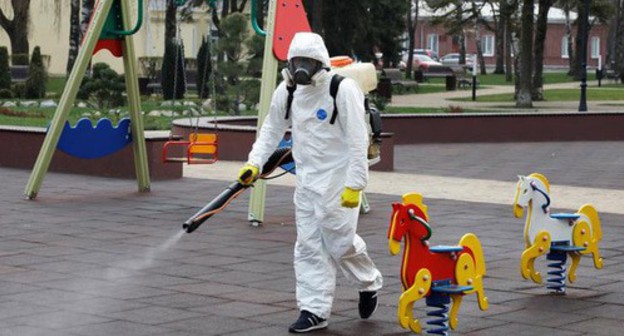 Disinfection of children's playground. Photo: REUTERS/Eduard Korniyenko Disinfection of children's playground. Photo: REUTERS/Eduard Korniyenko