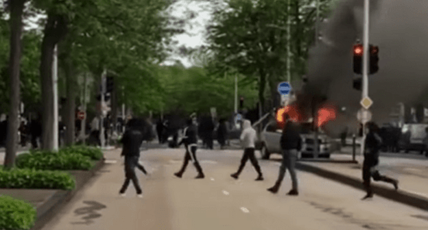 Clashes in Dijon. Screenshot of the report by DW https://www.youtube.com/watch?v=gdEFDRux_-0 Clashes in Dijon. Screenshot of the report by DW https://www.youtube.com/watch?v=gdEFDRux_-0