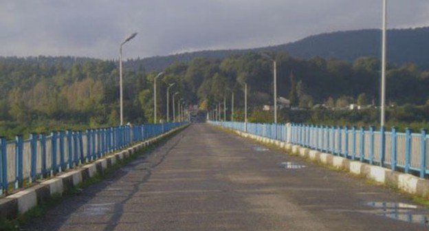 The "Ingur" border checkpoint. Photo: http://abkhazinform.com/item/3293-na-kpp-ingur-sostoyalsya-obmen-pomilovannykh-grazhdan-gruzii-i-yuzhnoj-osetii The "Ingur" border checkpoint. Photo: http://abkhazinform.com/item/3293-na-kpp-ingur-sostoyalsya-obmen-pomilovannykh-grazhdan-gruzii-i-yuzhnoj-osetii