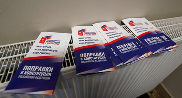 Propaganda leaflets. Photo: REUTERS/Maxim Shemetov Propaganda leaflets. Photo: REUTERS/Maxim Shemetov