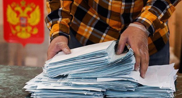 A ballot recount. Photo: REUTERS/Anton Vaganov A ballot recount. Photo: REUTERS/Anton Vaganov