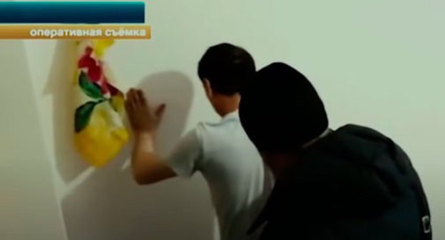 A detention. Screenshot of the video by HBO A detention. Screenshot of the video by HBO
