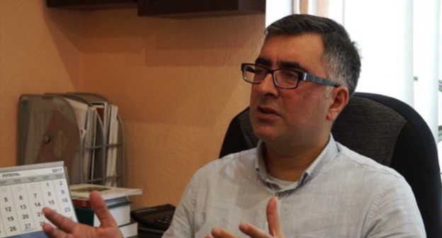 Anar Mamedli. Screenshot of the video at the Viasna96 YouTube channel https://www.youtube.com/watch?v=ZUaBPp6_jDI Anar Mamedli. Screenshot of the video at the Viasna96 YouTube channel https://www.youtube.com/watch?v=ZUaBPp6_jDI
