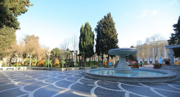 Fountains Square in Baku used to be crowded before the quarantine. Photo by Aziz Karimov for the "Caucasian Knot" Fountains Square in Baku used to be crowded before the quarantine. Photo by Aziz Karimov for the "Caucasian Knot"