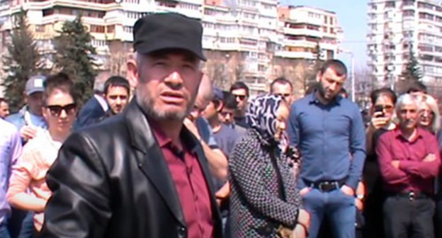 Residents of Nalchik at a protest action in support of the family of Khusei Makitov, the murdered taxi driver. Screenshot of the video by the "Caucasian Knot" https://www.youtube.com/watch?time_continue=61&v=j_qsT8R21DU&feature=emb_logo Residents of Nalchik at a protest action in support of the family of Khusei Makitov, the murdered taxi driver. Screenshot of the video by the "Caucasian Knot" https://www.youtube.com/watch?time_continue=61&v=j_qsT8R21DU&feature=emb_logo