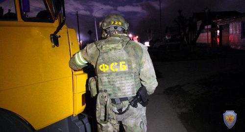 Special forces agent. Photo: press service of the National Antiterrorist Committee, http://nac.gov.ru/kontrterroristicheskie-operacii/v-tyumeni-neytralizovany-bandity-svyazannye-s.html#&gid=1&pid=3 Special forces agent. Photo: press service of the National Antiterrorist Committee, http://nac.gov.ru/kontrterroristicheskie-operacii/v-tyumeni-neytralizovany-bandity-svyazannye-s.html#&gid=1&pid=3