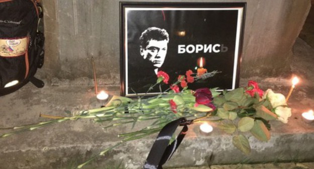 Flowers and Boris Nemtsov's portrait at the Memorial to Victims of Political Repressions in Sochi. Photo by Svetlana Kravchenko for the Caucasian Knot Flowers and Boris Nemtsov's portrait at the Memorial to Victims of Political Repressions in Sochi. Photo by Svetlana Kravchenko for the Caucasian Knot