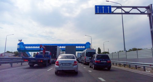 Traffic jam at the entrance to Chechnya. Photo by Rasul Magomedov for the Caucasian Knot Traffic jam at the entrance to Chechnya. Photo by Rasul Magomedov for the Caucasian Knot