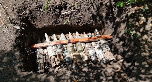 Hideout with ammunition. Photo: press service of the National Guard of Russia, https://rosgvard.ru/ru/news/article/v-chechenskoj-respublike-pri-uchastii-rosgvardii-obnaruzhen-i-unichtozhen-tajnik-s-boepripasami Hideout with ammunition. Photo: press service of the National Guard of Russia, https://rosgvard.ru/ru/news/article/v-chechenskoj-respublike-pri-uchastii-rosgvardii-obnaruzhen-i-unichtozhen-tajnik-s-boepripasami