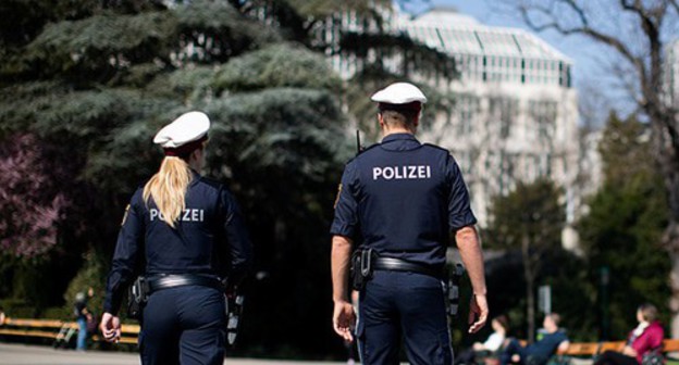 Policemen, Austria. Photo: REUTERS/Lisi Niesner Policemen, Austria. Photo: REUTERS/Lisi Niesner