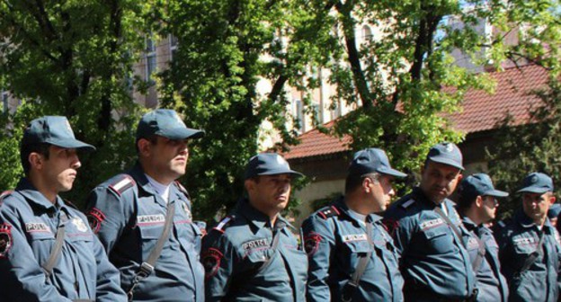 Policemen in Yerevan. Photo by Tigran Petrosyan for the Caucasian Knot Policemen in Yerevan. Photo by Tigran Petrosyan for the Caucasian Knot