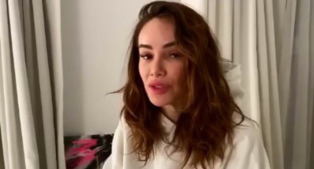 Aiza Anokhina apologized for her interview about the war in Chechnya. Screenshot of the video https://360tv.ru/news/znamenitosti/ajza-izvinilas-pered-narodom-chechni-posle-intervju-sobchak/ Aiza Anokhina apologized for her interview about the war in Chechnya. Screenshot of the video https://360tv.ru/news/znamenitosti/ajza-izvinilas-pered-narodom-chechni-posle-intervju-sobchak/