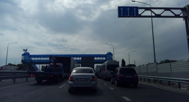A line of cars at the entrance to Chechnya. Photo by Rasul Magomedov for the "Caucasian Knot" A line of cars at the entrance to Chechnya. Photo by Rasul Magomedov for the "Caucasian Knot"