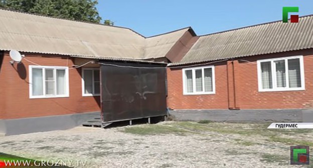 A new house presented by the Chechen authorities to the family of Madina Umaeva's husband. Screenshot from video posted by ChGTRK 'Grozny': https://www.youtube.com/watch?v=QEJ3iPtc7es&feature=emb_title A new house presented by the Chechen authorities to the family of Madina Umaeva's husband. Screenshot from video posted by ChGTRK 'Grozny': https://www.youtube.com/watch?v=QEJ3iPtc7es&feature=emb_title