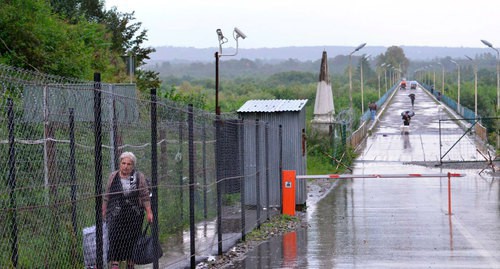 "Ingur" border checkpoint between Georgia and Abkhazia. Photo: Voice of America https://ru.wikinews.org/wiki/В_Абхазии_планируют_ограничить_право_свободного_передвижения_для_этнических_грузин#/media/Файл:Russian_military_post_at_the_administrative_boundary_line_of_Abkhazia,_2016.jpg "Ingur" border checkpoint between Georgia and Abkhazia. Photo: Voice of America https://ru.wikinews.org/wiki/В_Абхазии_планируют_ограничить_право_свободного_передвижения_для_этнических_грузин#/media/Файл:Russian_military_post_at_the_administrative_boundary_line_of_Abkhazia,_2016.jpg