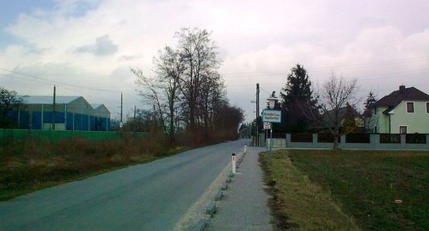 A street of Gerasdorf. Photo: https://commons.wikimedia.org/wiki/Category:Gerasdorf_bei_Wien#/media/File:Wien-Süßenbrunn_-_Gerasdorf_-_panoramio.jpg A street of Gerasdorf. Photo: https://commons.wikimedia.org/wiki/Category:Gerasdorf_bei_Wien#/media/File:Wien-Süßenbrunn_-_Gerasdorf_-_panoramio.jpg