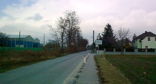 A street of Gerasdorf. Photo: https://commons.wikimedia.org/wiki/Category:Gerasdorf_bei_Wien#/media/File:Wien-Süßenbrunn_-_Gerasdorf_-_panoramio.jpg A street of Gerasdorf. Photo: https://commons.wikimedia.org/wiki/Category:Gerasdorf_bei_Wien#/media/File:Wien-Süßenbrunn_-_Gerasdorf_-_panoramio.jpg
