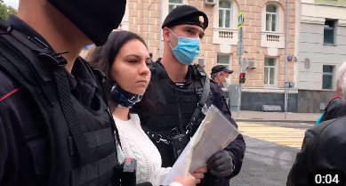 Police detain an activist who took part in a rally in support of Mordasov and Sidorov in Moscow. Screenshot: https://www.svoboda.org/a/30742886.html) Police detain an activist who took part in a rally in support of Mordasov and Sidorov in Moscow. Screenshot: https://www.svoboda.org/a/30742886.html)