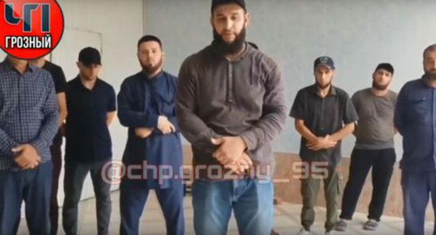 Men from among relatives of blogger Mamikhan Umarov, a critic of the Chechen authorities, who was killed in Vienna, make confession in a video appeal. Screenshot: www.youtube.com/channel/UCLI-8VNoX0Qdd49WEHOMqKw Men from among relatives of blogger Mamikhan Umarov, a critic of the Chechen authorities, who was killed in Vienna, make confession in a video appeal. Screenshot: www.youtube.com/channel/UCLI-8VNoX0Qdd49WEHOMqKw
