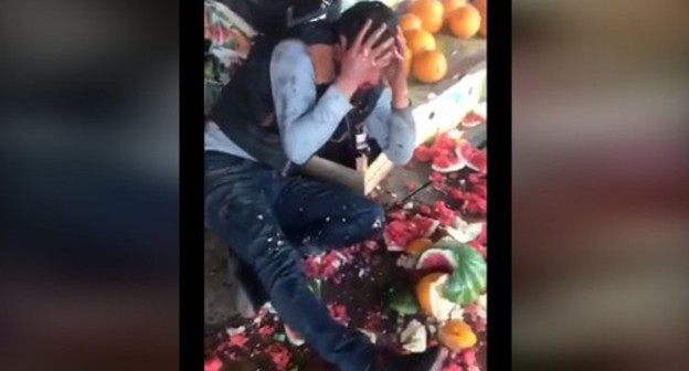 Conflict between natives of Armenia and Azerbaijan in Moscow. Screenshot: https://web.facebook.com/vruirtadevosian/videos/10223654048964335/?_rdc=1&_rdr Conflict between natives of Armenia and Azerbaijan in Moscow. Screenshot: https://web.facebook.com/vruirtadevosian/videos/10223654048964335/?_rdc=1&_rdr