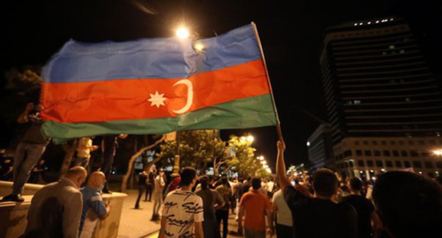 A spontaneous rally in support of the Azerbaijani army on July 14, 2020. Photo by Aziz Karimov for the "Caucasian Knot" A spontaneous rally in support of the Azerbaijani army on July 14, 2020. Photo by Aziz Karimov for the "Caucasian Knot"