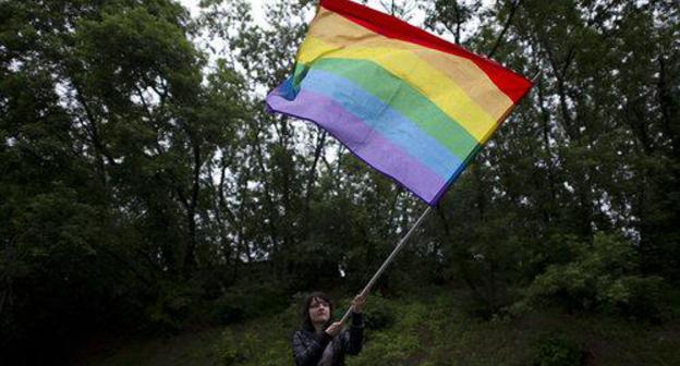 The LGBT flag. Photo Sputnik / Ilya Pitalev https://ru.armeniasputnik.am/society/20180805/13674112/azhiotazh-v-otstalom-shurnuhe-shakali-golosa-geev-i-pozvolitelnaya-norma-poboev.html The LGBT flag. Photo Sputnik / Ilya Pitalev https://ru.armeniasputnik.am/society/20180805/13674112/azhiotazh-v-otstalom-shurnuhe-shakali-golosa-geev-i-pozvolitelnaya-norma-poboev.html