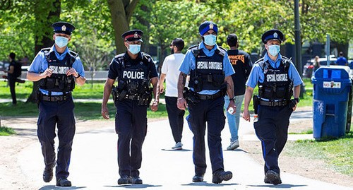 Policemen, Toronto. Photo: REUTERS/Carlos Osorio Policemen, Toronto. Photo: REUTERS/Carlos Osorio
