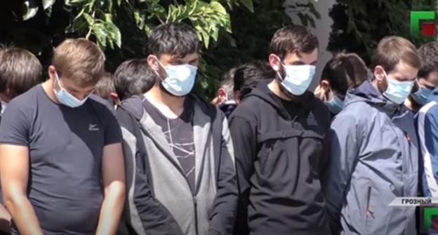 Residents of Chechnya publicly apologize. Screenshot from video posted by ChGTRK 'Grozny': https://www.youtube.com/watch?v=DCtK88gUkvI&feature=youtu.be Residents of Chechnya publicly apologize. Screenshot from video posted by ChGTRK 'Grozny': https://www.youtube.com/watch?v=DCtK88gUkvI&feature=youtu.be