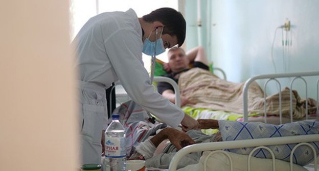 A doctor checking a patient. Photo by Vyacheslav Prudnikov for the Caucasian Knot A doctor checking a patient. Photo by Vyacheslav Prudnikov for the Caucasian Knot