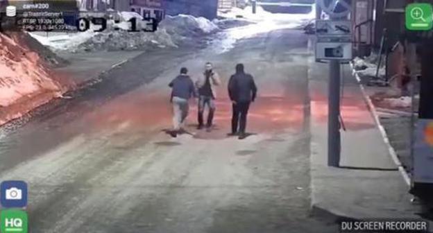 Frame from CCTV camera depicting a moment shortly before the murder of Khusei Makitov. Photo: Rustam Kalibat https://www.facebook.com/groups/105503963342952/permalink/174894366403911/ Frame from CCTV camera depicting a moment shortly before the murder of Khusei Makitov. Photo: Rustam Kalibat https://www.facebook.com/groups/105503963342952/permalink/174894366403911/