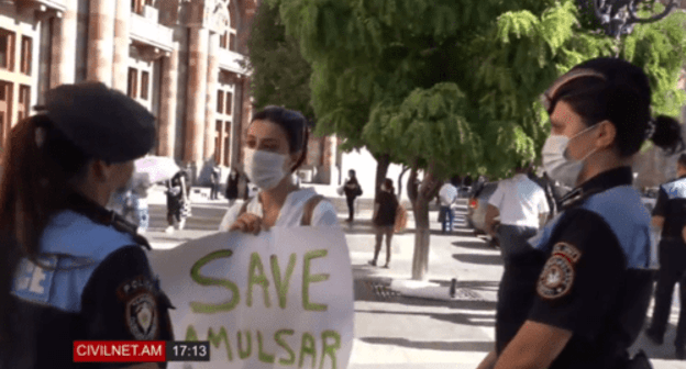 Protest action against development of the Amulsar deposit, August 6, 2020. Screenshot: https://www.facebook.com/CivilNet.TV/videos/582832362386994/ Protest action against development of the Amulsar deposit, August 6, 2020. Screenshot: https://www.facebook.com/CivilNet.TV/videos/582832362386994/