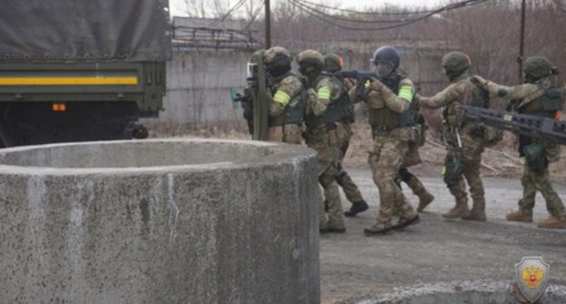 Law enforcers. Photo: NAC press service, http://nac.gov.ru/antiterroristicheskie-ucheniya/operativnym-shtabom-v-belgorodskoy-oblasti-7.html#&gid=1&pid=3 Law enforcers. Photo: NAC press service, http://nac.gov.ru/antiterroristicheskie-ucheniya/operativnym-shtabom-v-belgorodskoy-oblasti-7.html#&gid=1&pid=3