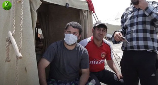 A resident of the tent camp in Kullar. Screenshot of the video by the "Caucasian Knot" A resident of the tent camp in Kullar. Screenshot of the video by the "Caucasian Knot"