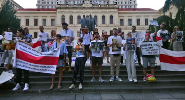Participants of a rally in Tbilisi. Photo by Beslan Kmuzov for the "Caucasian Knot" Participants of a rally in Tbilisi. Photo by Beslan Kmuzov for the "Caucasian Knot"