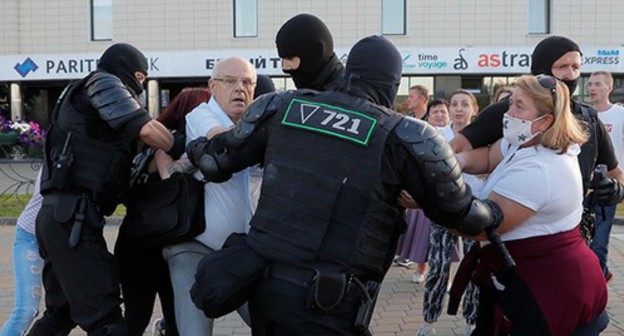 Detention of a protester. Minsk, August 10, 2020. Photo: REUTERS/Vasily Fedosenko Detention of a protester. Minsk, August 10, 2020. Photo: REUTERS/Vasily Fedosenko