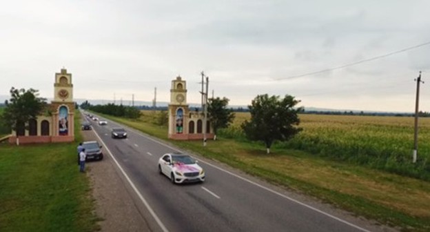Wedding party cortege in Chechnya. Screenshot: https://www.youtube.com/watch?v=EU8rWT-FgPQ Wedding party cortege in Chechnya. Screenshot: https://www.youtube.com/watch?v=EU8rWT-FgPQ