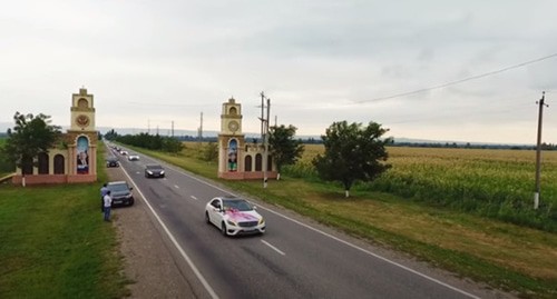 Wedding party cortege in Chechnya. Screenshot: https://www.youtube.com/watch?v=EU8rWT-FgPQ Wedding party cortege in Chechnya. Screenshot: https://www.youtube.com/watch?v=EU8rWT-FgPQ